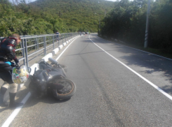 На Кубани мотоциклист разбился насмерть при крутом повороте