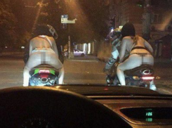  В нижнем белье и на байках: Две девушки покатались по Краснодару 