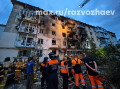 Беспилотники ВСУ ударили по Севастополю: ранены жители, поврежден жилой дом и детсад