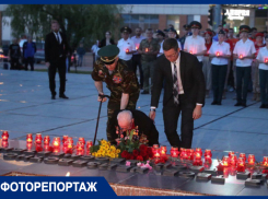 Ветеран упал на колени у Вечного огня: в Краснодаре прошла акция «Свеча памяти»