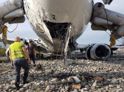  Пассажир выкатившегося с полосы самолета рассказал о жесткой посадке в Сочи 