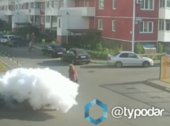  Женщине повезло: машина взорвалась во дворе краснодарской многоэтажки 