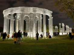 Призрачный Рим: в парке Галицкого открыли арт-объекты итальянских мастеров