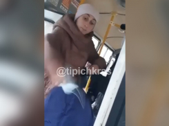 Ударившая чужого ребенка антимасочница в Краснодаре попала на видео