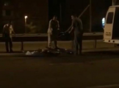 В Краснодаре мотоциклист насмерть сбил женщину и погиб сам