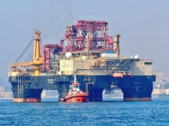  Буровая станция по добыче нефти прибыла в Черное море 