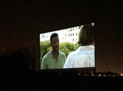 Автомобильный кинотеатр впервые открылся в Краснодаре