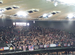 Фанатов ЦСКА обвинили в повреждении экрана на стадионе «Краснодар» петардой