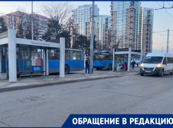 «На своей волне»: водитель маршрутки всю дорогу говорит по громкой связи в Краснодаре