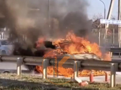 В Краснодаре сгорела машина во время движения