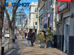 Центральную улицу Краснодара очистят от более 170 незаконных вывесок