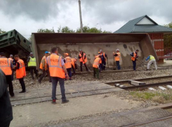 Восстановлено движение по путям, с которых сошли вагоны с щебнем