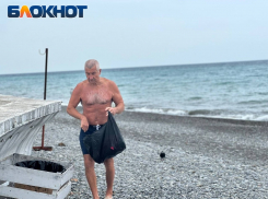 Купающиеся в море туристы и падение цен на проживание: краснодарка об отдыхе в Сочи в конце октября