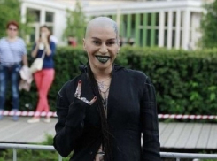 Наргиз Закирова в Геленджике угостила фанатов ягодами