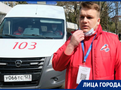 «Бывают обращения, по которым не можешь сдержать слез», - волонтер, помогающий старикам в коронавирус
