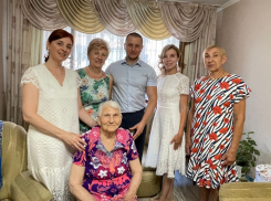 Краснодарский депутат поздравил с 95-летием узницу фашистского концлагеря