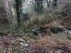 Нива рухнула с обрыва в горах Сочи