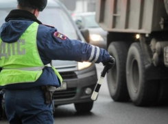 В Краснодаре будут судить водителя протащившего несколько метров инспектора ДПС за  своей машиной