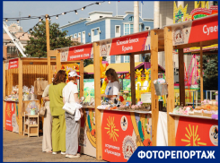 Шишки в меду, фрукты в стекле и мыло «Лабубу»: какие диковинки привезли на ярмарку ко Дню Краснодара