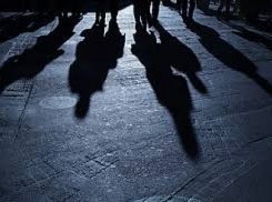 В центре Краснодара неизвестные догнали мужчину на иномарке и избили его