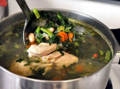 Переломом обеих рук закончился отказ приготовить суп для жительницы Краснодара