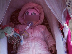 Младенца, пострадавшего от сброшенной с крыши арматуры, крестили в реанимации