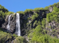 В Сочи открыли для туристов самый большой водопад