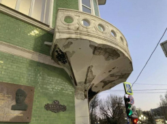 Аварийный объект культурного наследия: знаменитый «зеленый» дом в Краснодаре пообещали восстановить