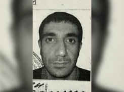 Избил и ограбил: полиция Краснодара разыскивает нападающего в подъезде на женщин преступника