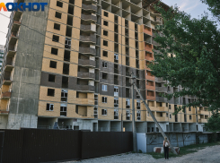 В Краснодаре девушка погибла после падения с недостроенной высотки