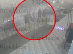 Двое мужчин преследовали девятилетнюю девочку в Краснодаре