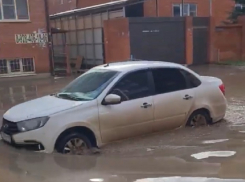 Тонут машины и офисы: видео потопа в Краснодаре