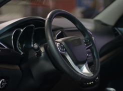 В Краснодаре нашли труп водителя в запертом авто возле ТРЦ