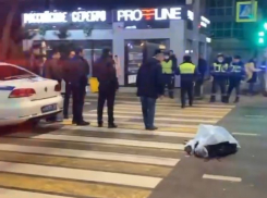 В центре Краснодара водитель «Mercedes» сбил насмерть лежащего на дороге мужчину