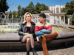 Героев сериала «Половое воспитание» поместили на улицы Краснодара