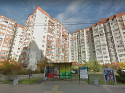 Пенсионерка погибла в результате падения с 12 этажа в Краснодаре