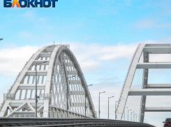 Порядка тысячи авто застряли перед Крымским мостом после перекрытия 