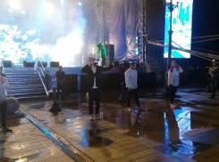 «Мокрые, но счастливые»: концерт Билана в Новороссийске задержали на час