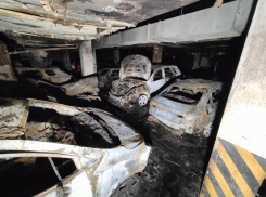 Более 10 миллионов в труху и 13 сгоревших авто: кадры последствий мощного пожара в Краснодаре