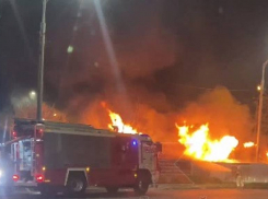 В Краснодаре загорелись гаражи на Уральской: видео