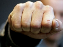 В Краснодаре таксист сломал челюсть пьяному клиенту 