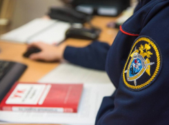 В Краснодарском крае мужчина изувечил доской своих соседей