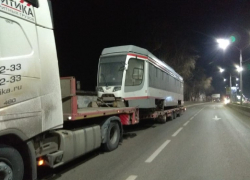 Первая ласточка: в Краснодар из Сибири прибыл новый трамвай