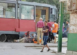В Краснодаре трамвай сбил мужчину, переходящего дорогу в неположенном месте