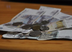 Кассир по ошибке вместо 855 рублей выдала 855 тысяч мужчине в Новороссийске