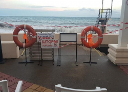 Во время шторма в Анапе утонули подросток и двое взрослых