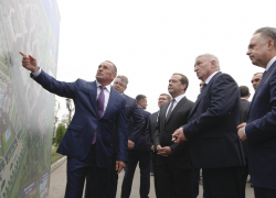 В Ставрополе Дмитрий Медведев посетил ЖК «Российский» и школу на 1550 мест в ЖК «Солнечный круг»