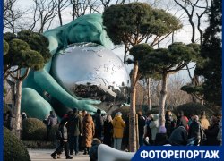 Как в муравейнике: туристы устроили столпотворение в парке Галицкого в новогодние выходные