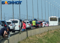 Перед Крымским мостом образовались 16-километровые пробки