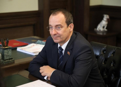 За большой вклад: президент России наградил спикера ЗСК Юрия Бурлачко 